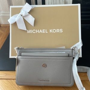 Michael Kors Maisie Medium Pebbled Leather 3-in-1 Crossbody Bag with gift box